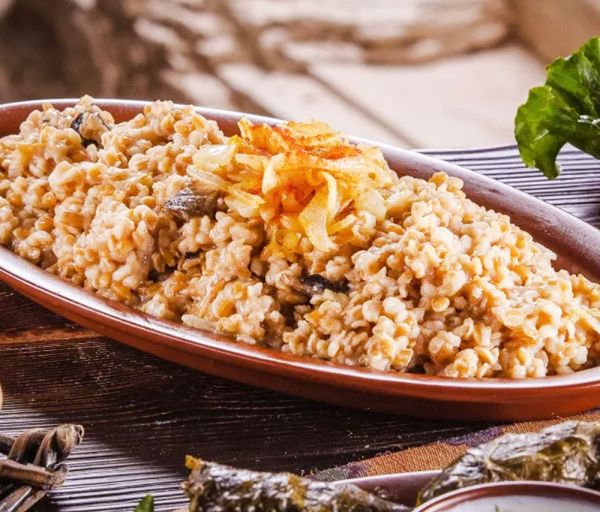 Հաճարով փլավ Թեյսթի Հաուս